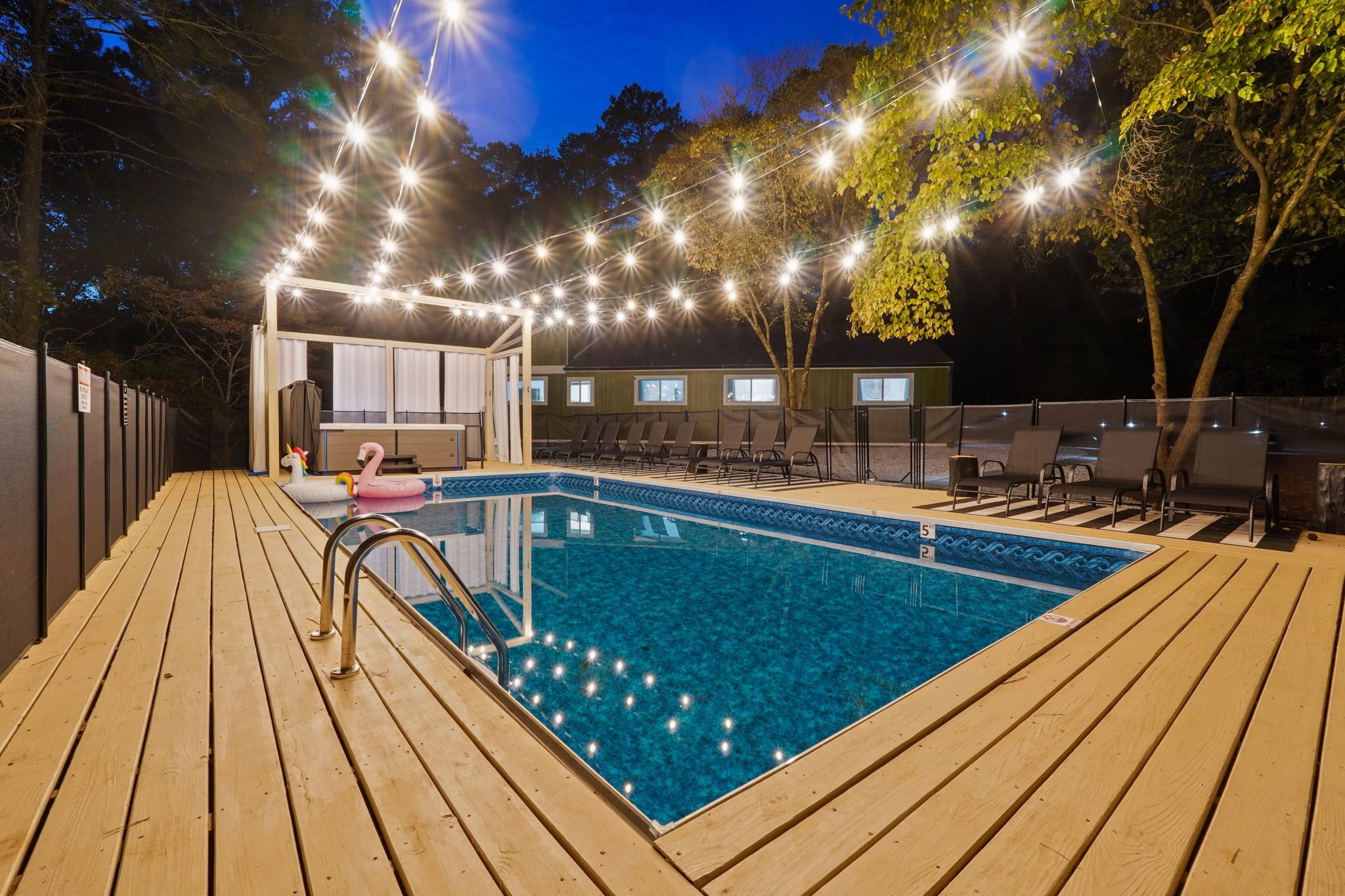 Stonecrest: Huge Hot Tub, Pool, Firepit Courtyard, Next to Arabia Mountain