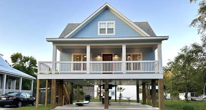 Hollywood House - Luxurious New Build With 6 Seat Golf Cart!