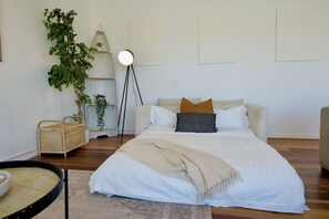 2 bedrooms, iron/ironing board, travel cot, free WiFi
