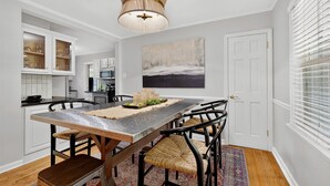Dining - Perfect house that’s located in the heart of Indy! (Indianapolis)