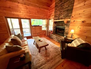 Smart TV, fireplace, computer monitors - Cozy Riverfront Cabin w/ Hot Tub & Fire Pit. Minutes to Downtown Ellijay (Ellijay)