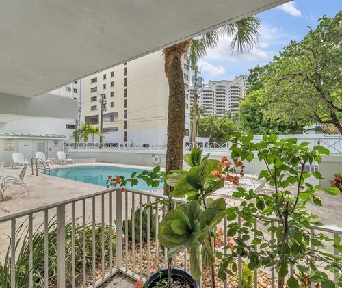 Beachside Bliss: One-Bedroom perfect vacation parking included