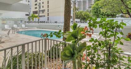 Beachside Bliss: One-Bedroom perfect vacation parking included