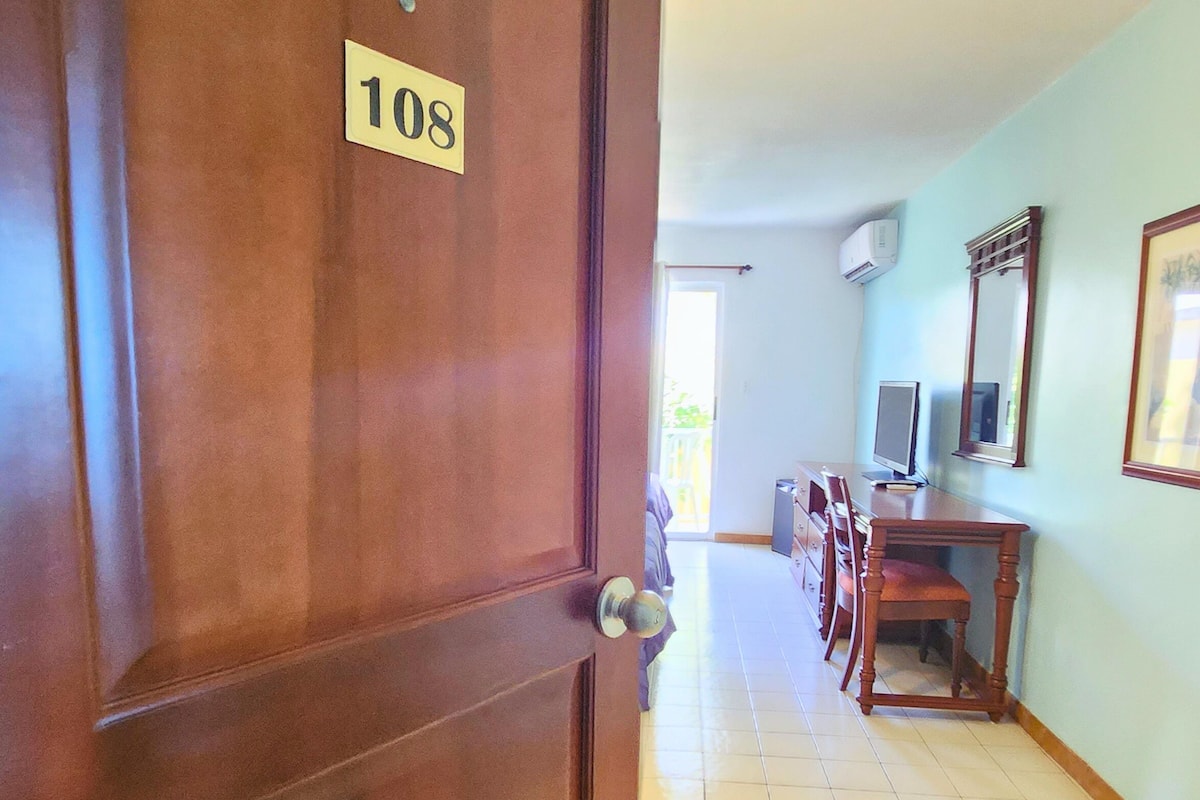 Deluxe Room, 2 Double Beds, Balcony, Garden View | Individually decorated, individually furnished, desk, laptop workspace