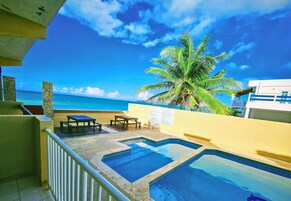 Decoración personalizada, muebles diferentes y escritorio 