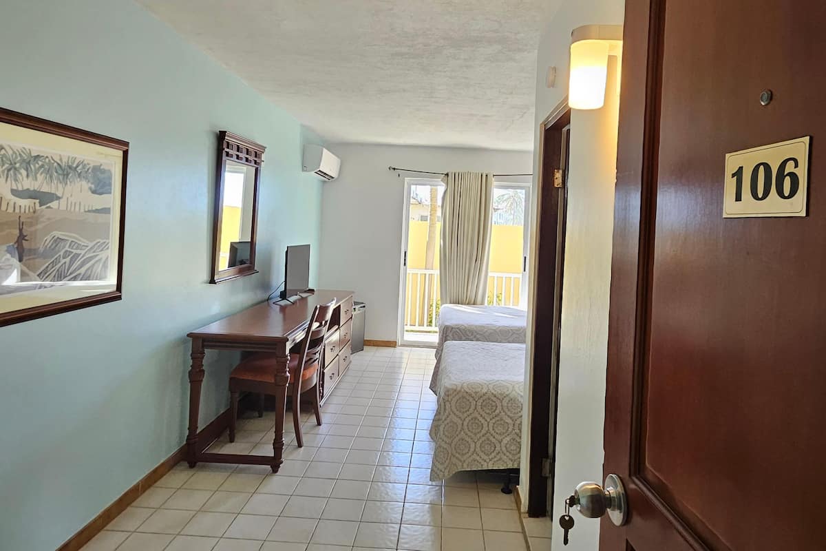 Deluxe-Doppelzimmer, 2 Doppelbetten, Balkon, Gartenblick | Strand-/Meerblick