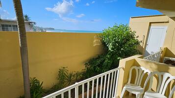 Deluxe-Doppelzimmer, 2 Doppelbetten, Balkon, Gartenblick | Strand-/Meerblick
