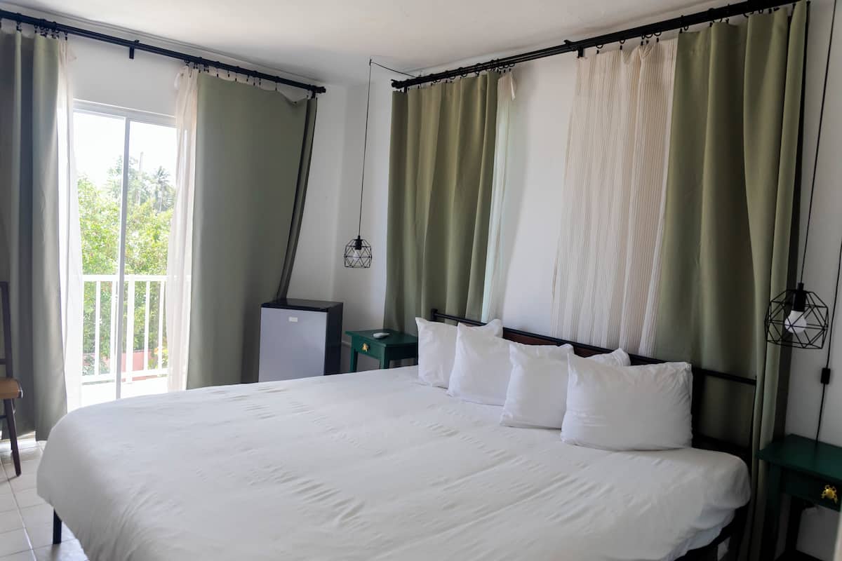 Premium Room, 1 King Bed, Balcony, Partial Ocean View | Individually decorated, individually furnished, desk, laptop workspace