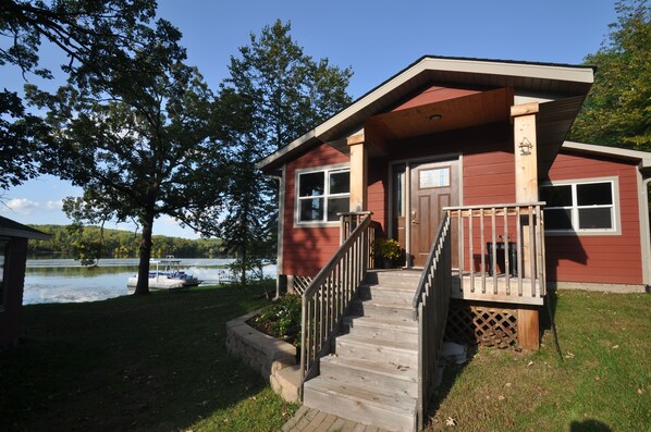 Exterior - Cuyuna Lake cabin retreat. Fish, hike, bike trails, star gazing, mins to town.  (Ironton)