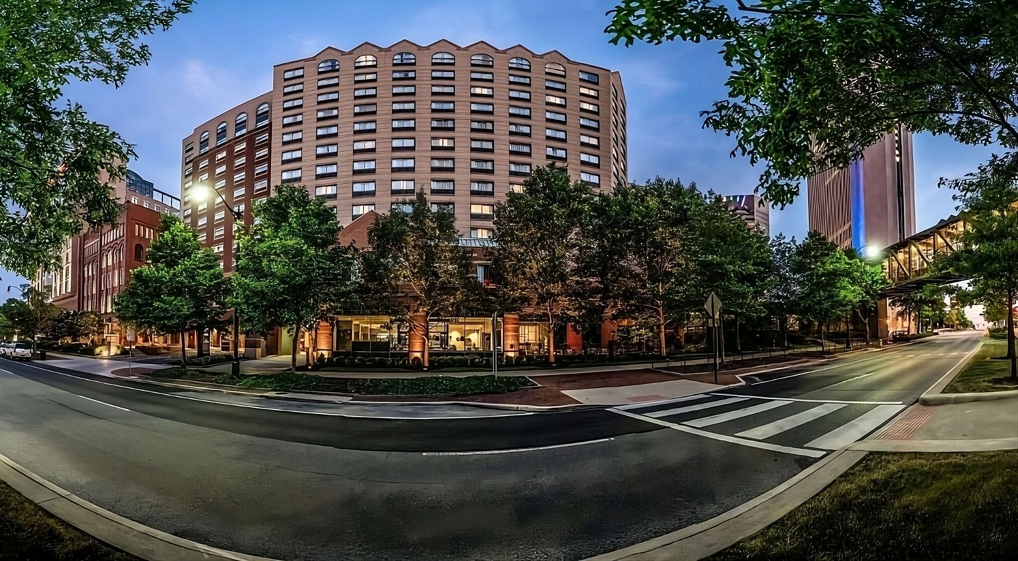 2 Modern Units, Enjoy a Comfortable Downtown Stay, Pets Are Welcome!