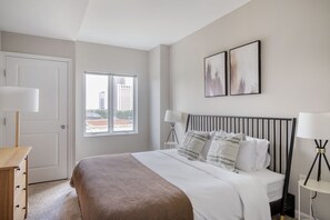 2 habitaciones, tabla de planchar con plancha, wifi y ropa de cama 