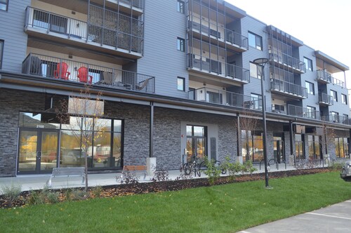 Mountain View Retreat w/ Private Hot Tub! Central to All Fun.