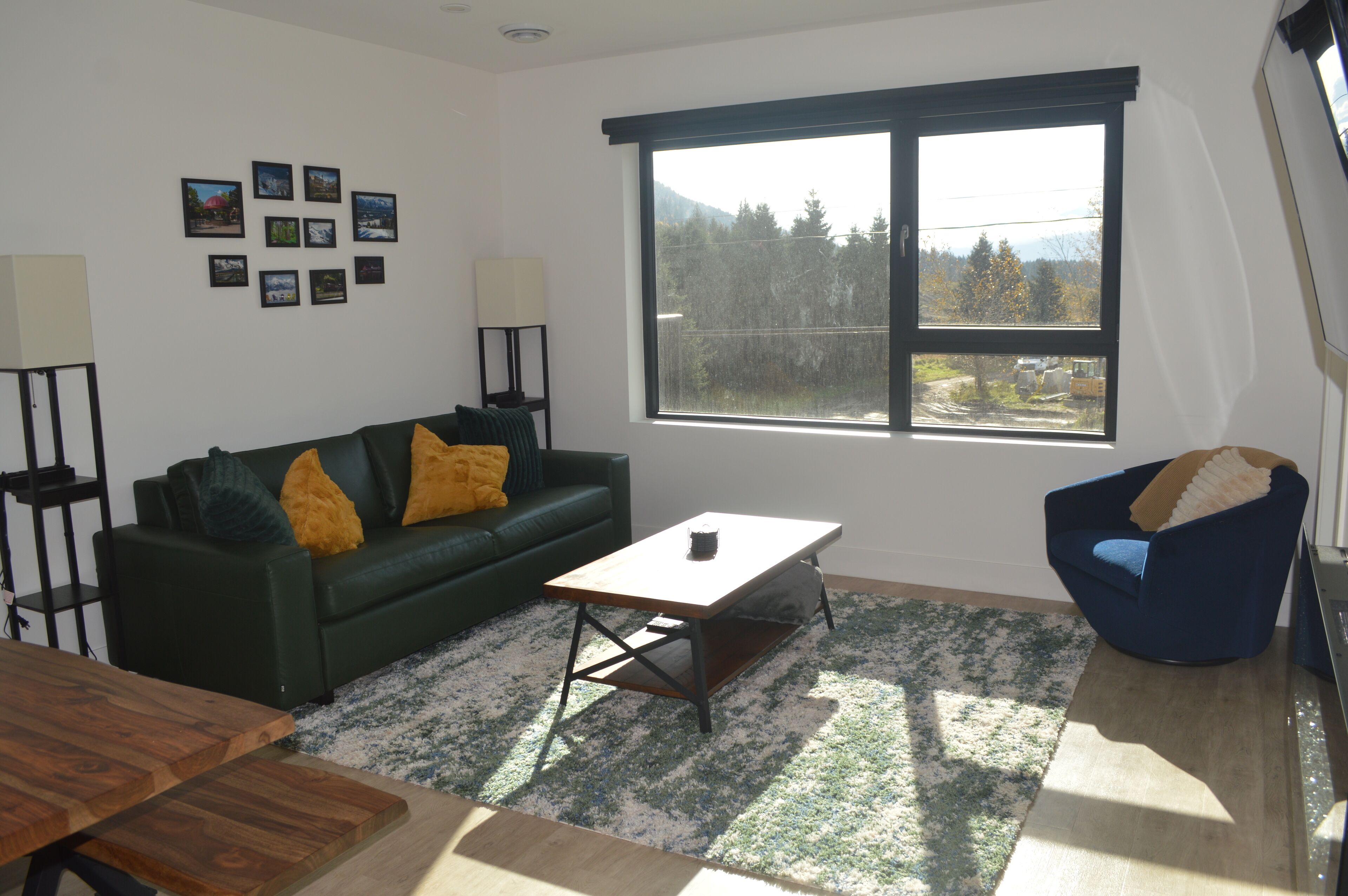 Mountain View Retreat W/ Private Hot Tub! Central To All Fun. - Revelstoke