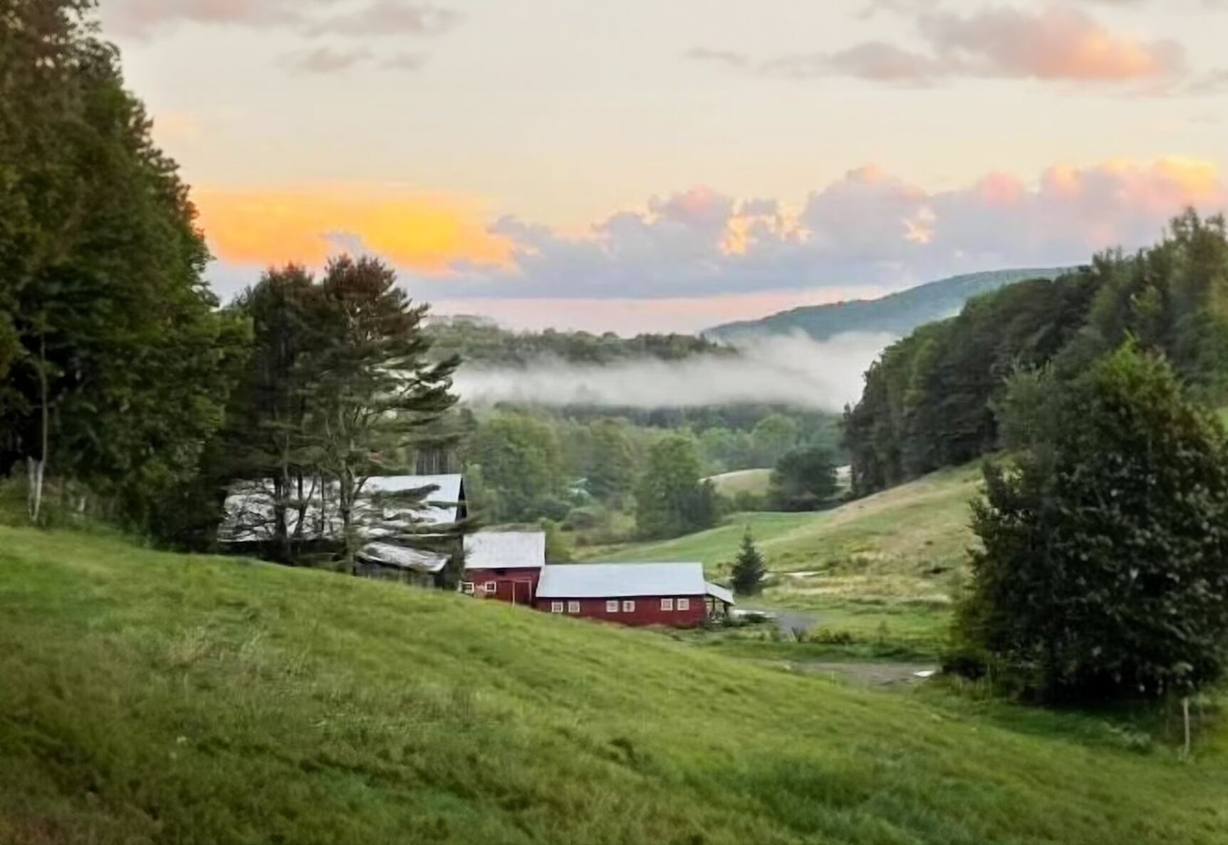 NEW! Scenic Ridge - 4bd/3ba cabin in Woodstock, VT
