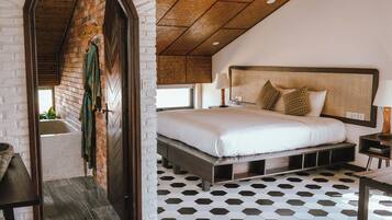 6 bedrooms, iron/ironing board, WiFi (free), bed sheets