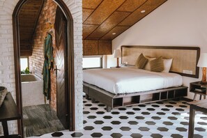 6 bedrooms, iron/ironing board, free WiFi, bed sheets