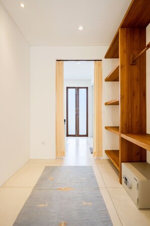 Luxury Villa | Wardrobe