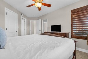 2 Schlafzimmer, Schreibtisch, Bügeleisen/Bügelbrett, WLAN