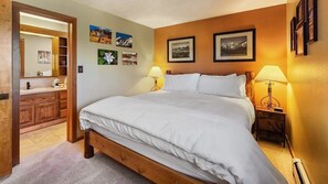 2 bedrooms, desk, iron/ironing board, travel crib - Tranquil 2BR: Near Trails & Free Shuttle (Silverthorne)