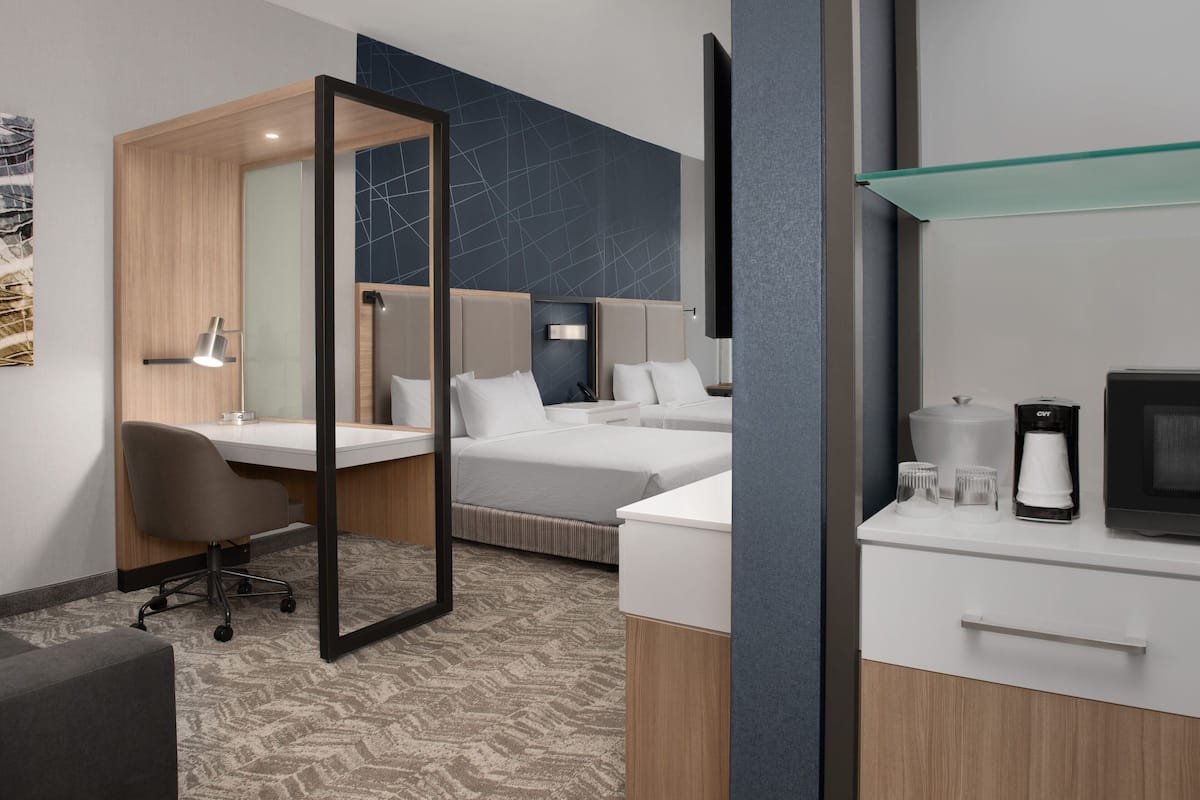 1 bedroom, premium bedding, desk, laptop workspace