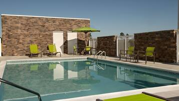 Piscine extérieure (ouverte en saison)