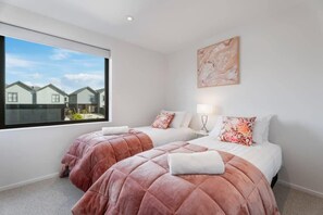 2 bedrooms, desk, iron/ironing board, WiFi