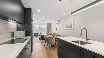 Fridge, microwave, stovetop, dishwasher