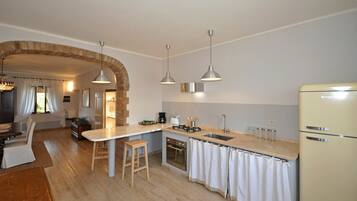 Fridge, dishwasher, toaster