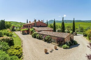 Property grounds - Villa Castiglione - Castiglione D'orcia ,Tuscany (Castiglione d'Orcia)