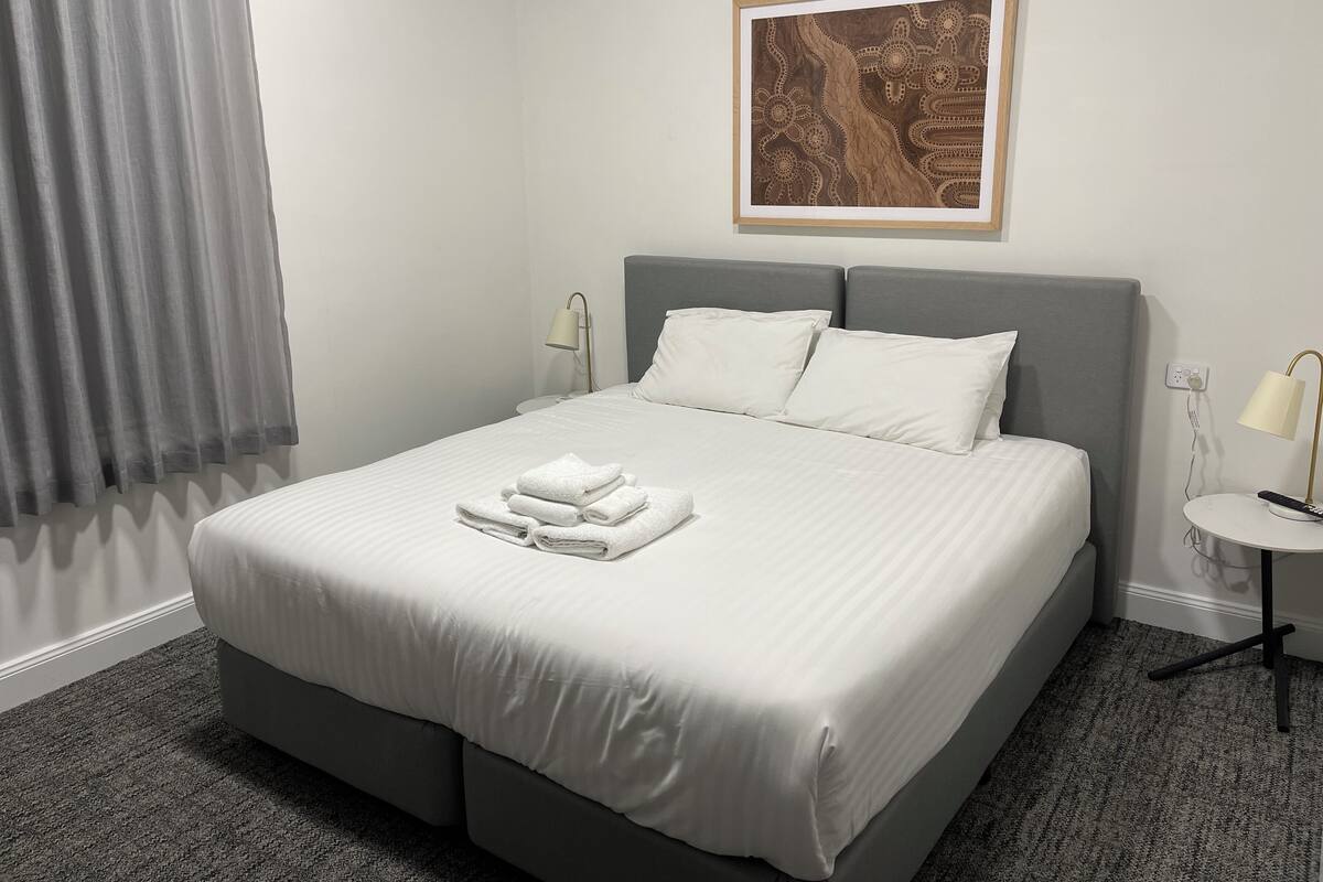 Studio | Iron/ironing board, WiFi (free), bed sheets