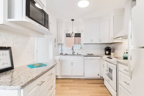 Fridge, microwave, stovetop, dishwasher