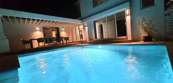 Outdoor pool - Luxury 5BR/4BA Villa • Pool • Steps to Design District • Shopping & Dinning! (Miami)