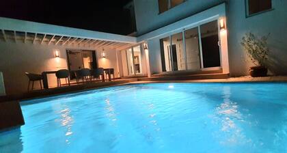 Luxury 5BR/4BA Villa • Pool • Steps to Design District • Shopping & Dinning!