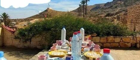 Traditional-Dreibettzimmer, Nichtraucher | Terrasse/Patio