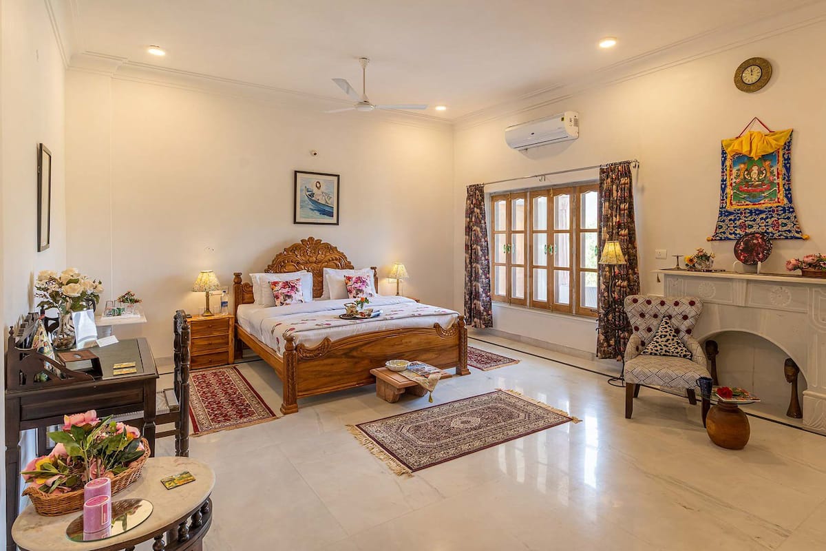1 bedroom, premium bedding, down comforters, pillowtop beds