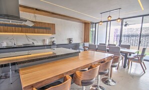 Fully equipped kitchen and large dining table