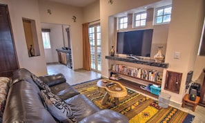 TV, offices - 3BR Beachfront Villa w/ Private Pool: Casa Colibri (Cruz de Huanacaxtle)