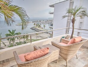 Property grounds - Casa Colibri - Private Beachfront Oasis (Cruz de Huanacaxtle)