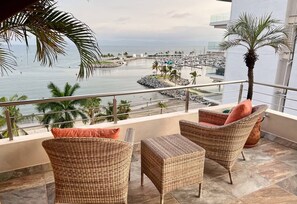 Property grounds - 3BR Beachfront Villa w/ Private Pool: Casa Colibri (Cruz de Huanacaxtle)