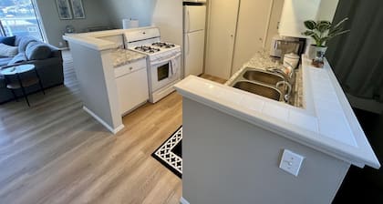Lakefront Guest House~with lots of water toys! Close to shopping & casinos!