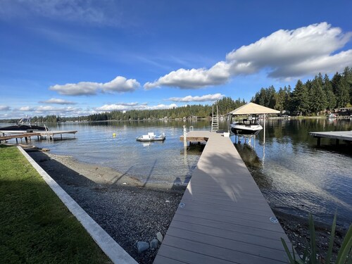 Lakefront Guest House~with lots of water toys! Close to shopping & casinos!