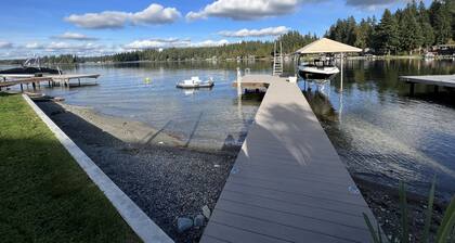 Lakefront Guest House~with lots of water toys! Close to shopping & casinos!
