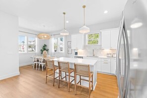Fridge, microwave, oven, stovetop - The Bungalow | Private Pool/Spa | Arcade Games | Private Beach (Miramar Beach)
