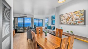 Interior - Modern Ocean Views  + AC (Princeville)