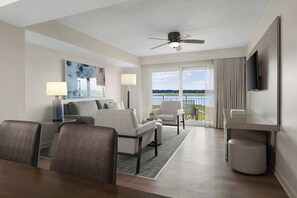 TV, DVD player - Marriott's Shelter Cove - Family Friendly Resort Condo! (Hilton Head Island)