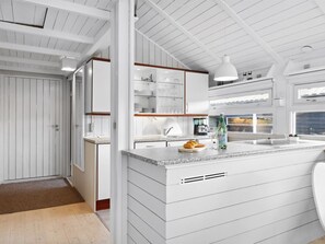 Refrigerador, microondas, horno y lavavajillas
