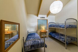 5 Schlafzimmer, Bügeleisen/Bügelbrett, Rollstuhlgeeignet
