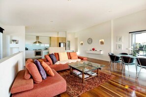 Smart TV, DVD player