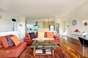 Smart TV, DVD player