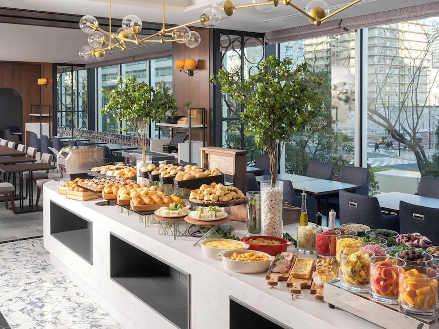 Daily buffet breakfast (JPY 3300 per person)